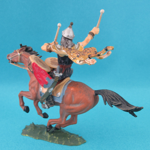 8750  Hun jouant du tambour (II) sur cheval 3.